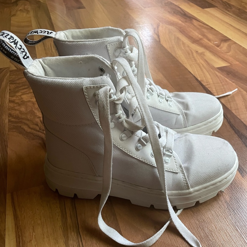 Dr Martens Combs